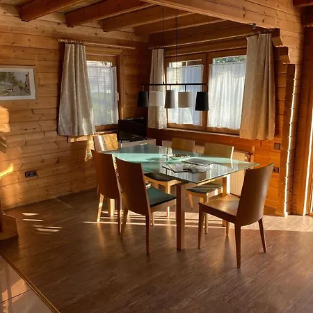 Ferienhaus In Meiserich Mit Grill, Terrasse Und Garten Ulmen